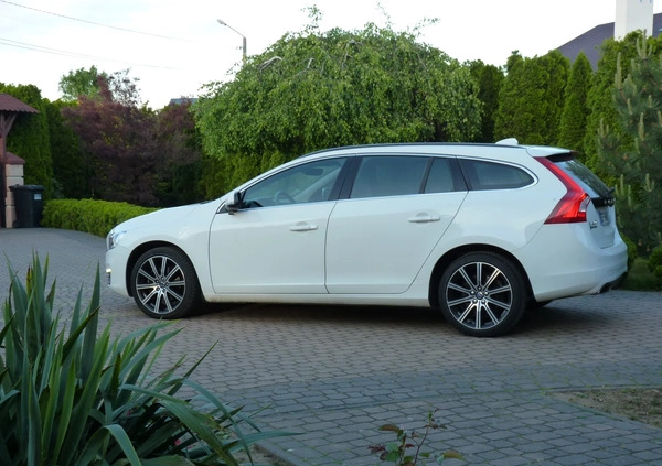 Volvo V60 cena 44500 przebieg: 299900, rok produkcji 2016 z Kraśnik małe 106